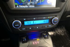 Toyota Avensis esikatselu 16