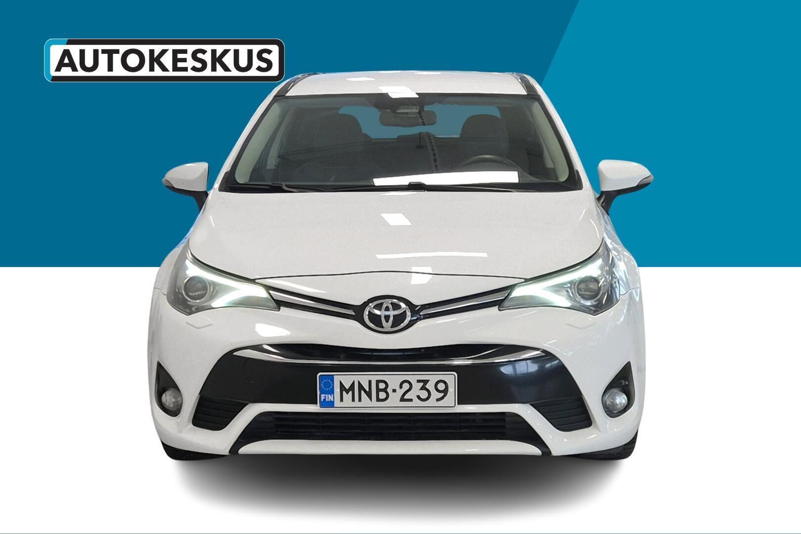 Toyota Avensis iso kuva 2