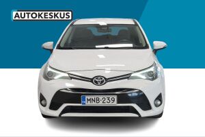 Toyota Avensis esikatselu 2