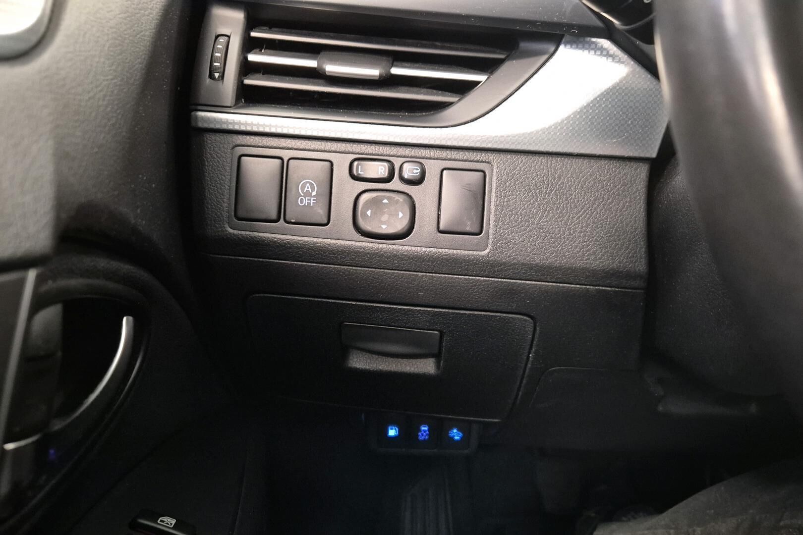 Toyota Avensis iso kuva 20