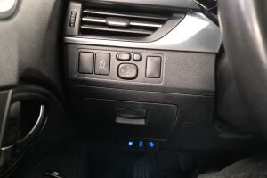 Toyota Avensis esikatselu 20