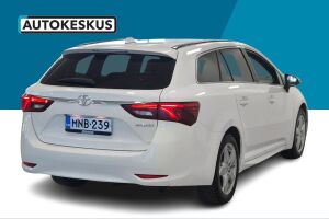 Toyota Avensis esikatselu 5