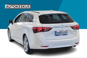 Toyota Avensis esikatselu 7