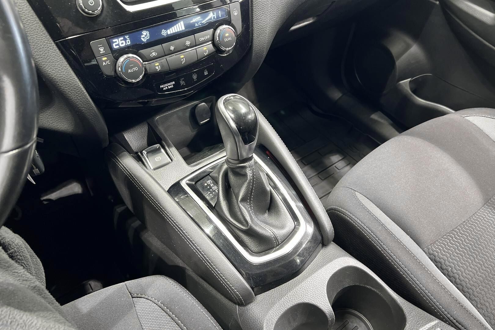 Nissan Qashqai iso kuva 17