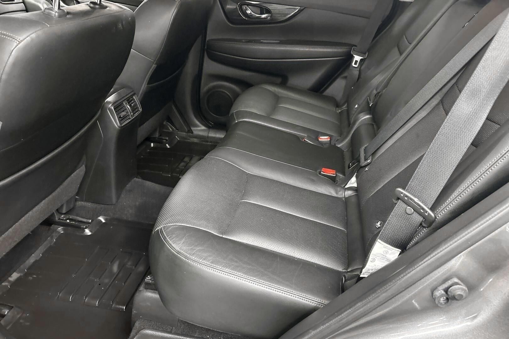Nissan X-Trail iso kuva 10