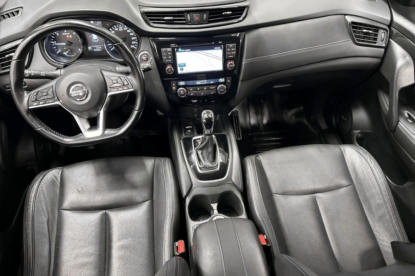 Nissan X-Trail iso kuva 11
