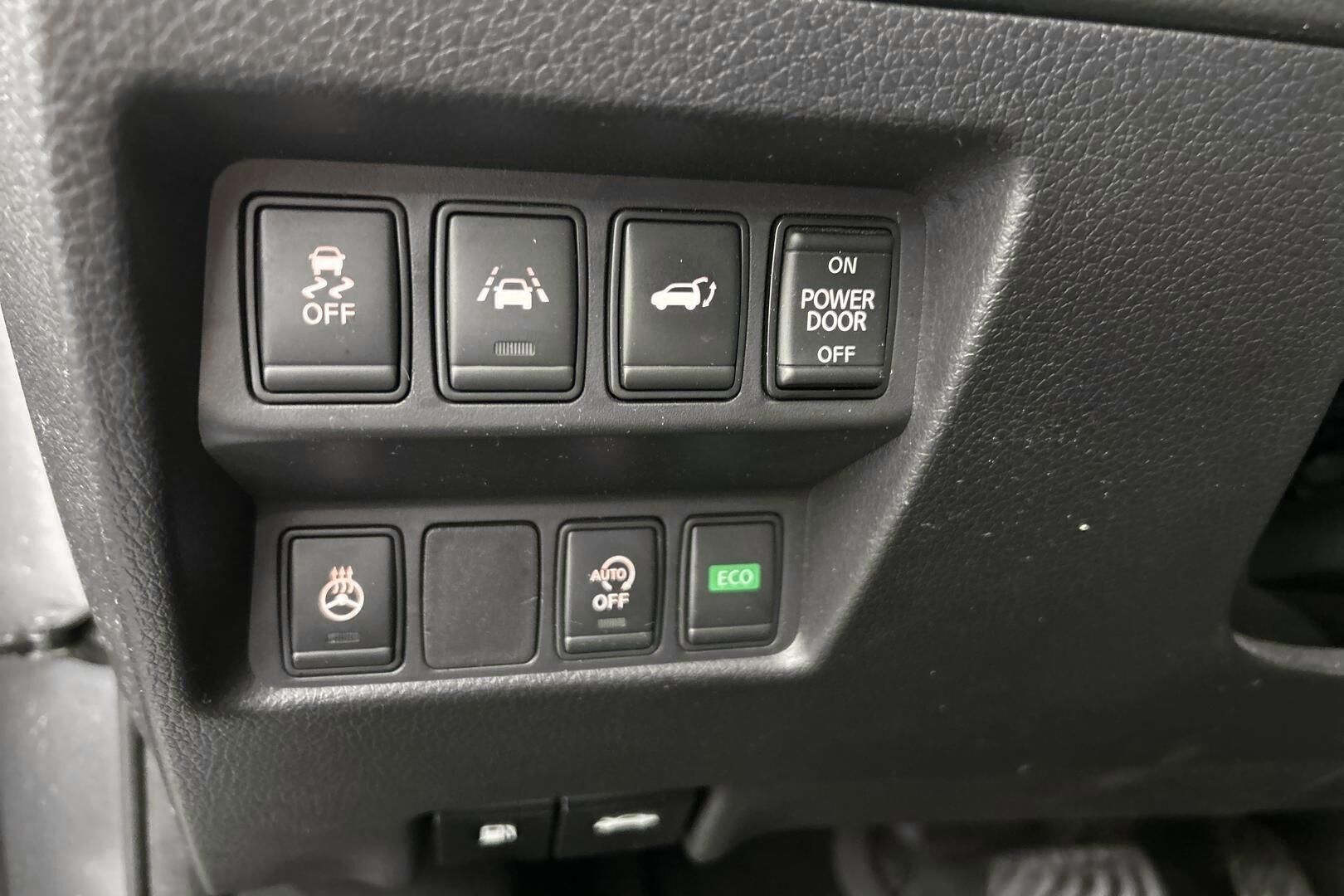 Nissan X-Trail iso kuva 17