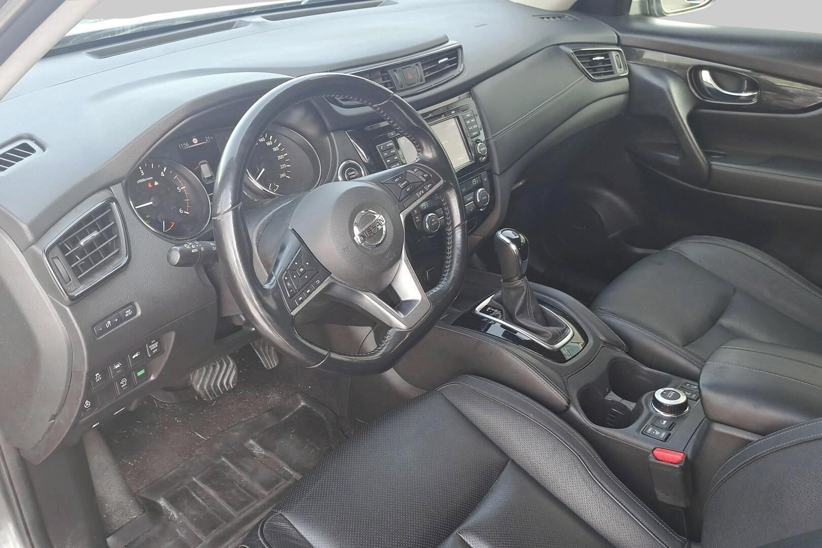 Nissan X-Trail iso kuva 2