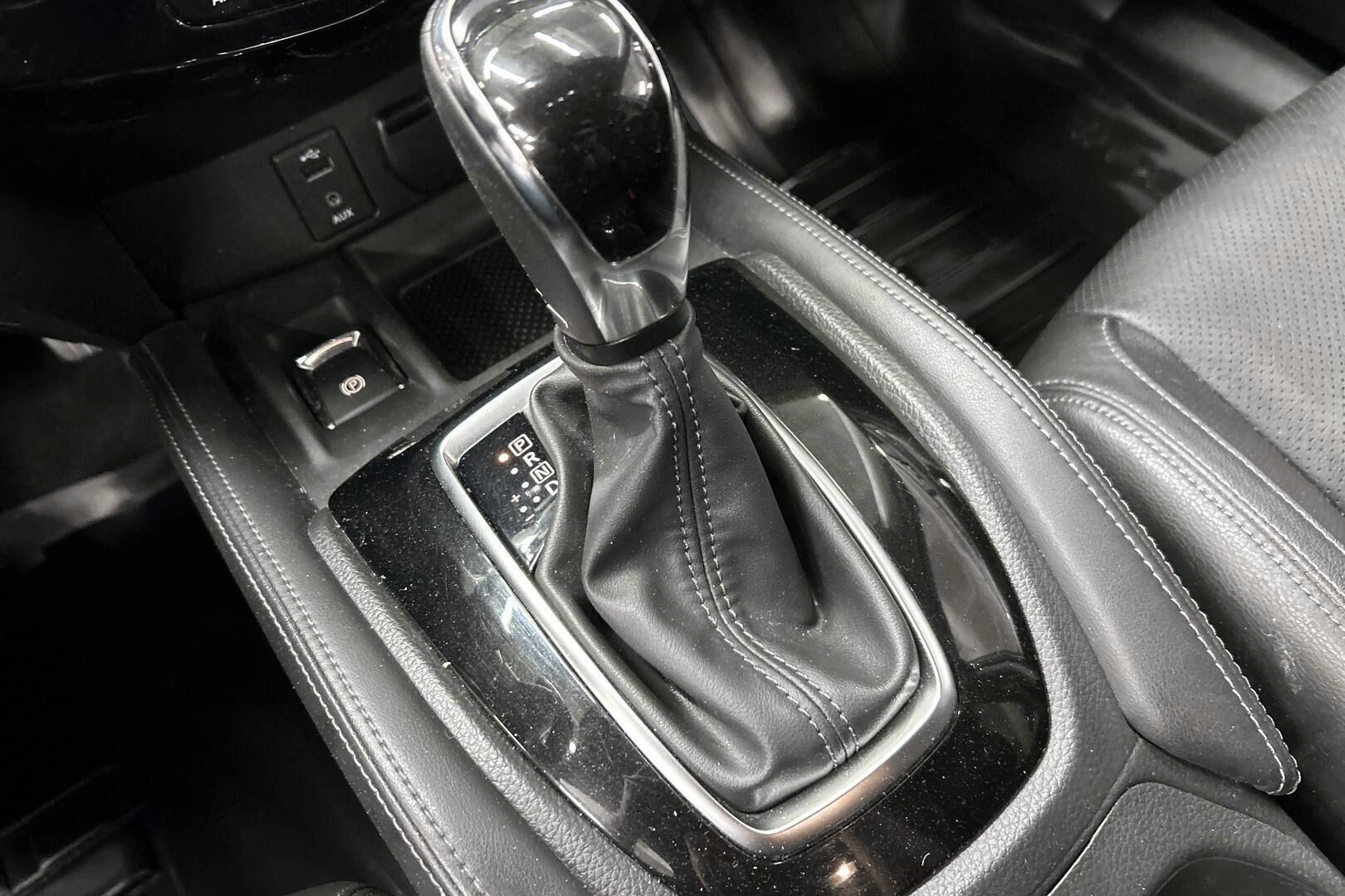Nissan X-Trail iso kuva 24