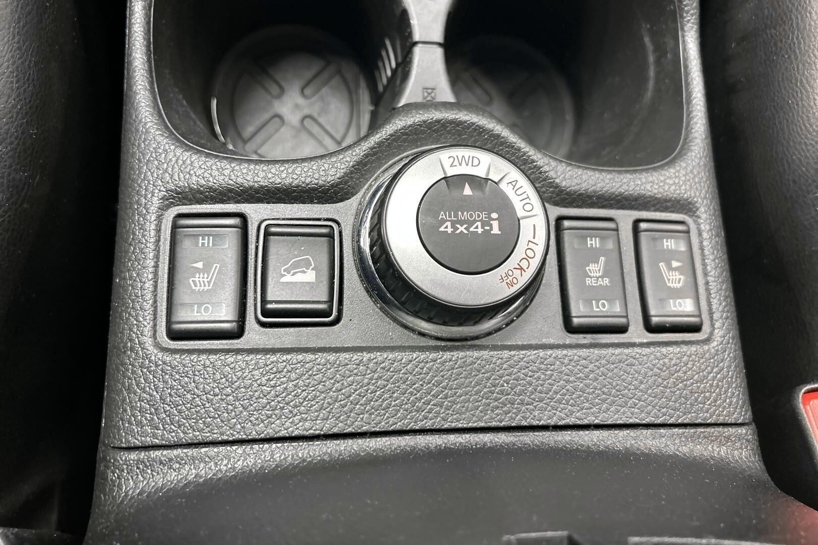 Nissan X-Trail iso kuva 25