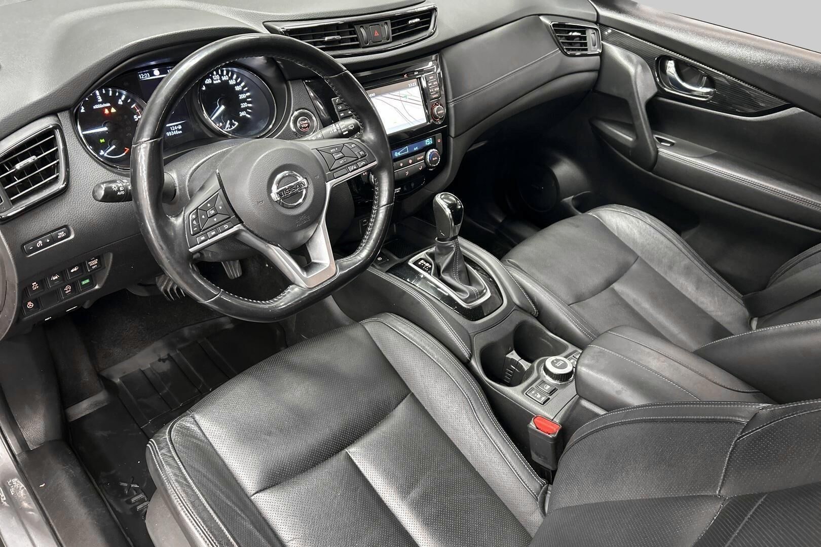 Nissan X-Trail iso kuva 9