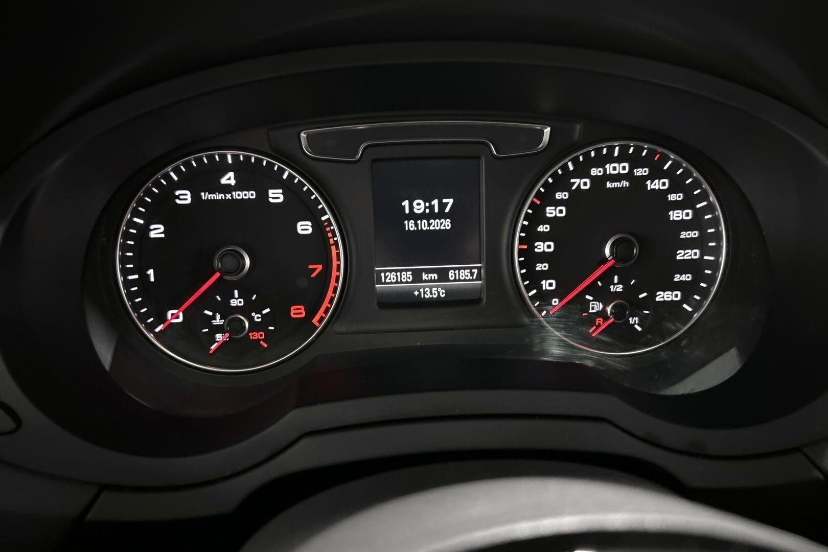 Audi Q3 iso kuva 11