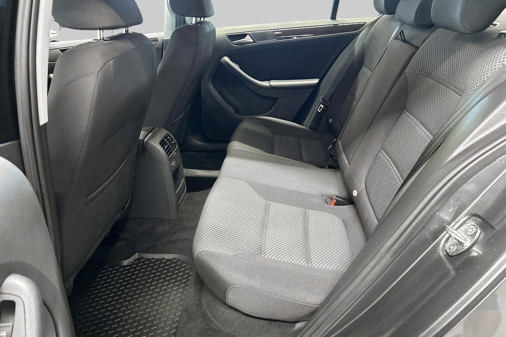 Volkswagen Jetta iso kuva 20