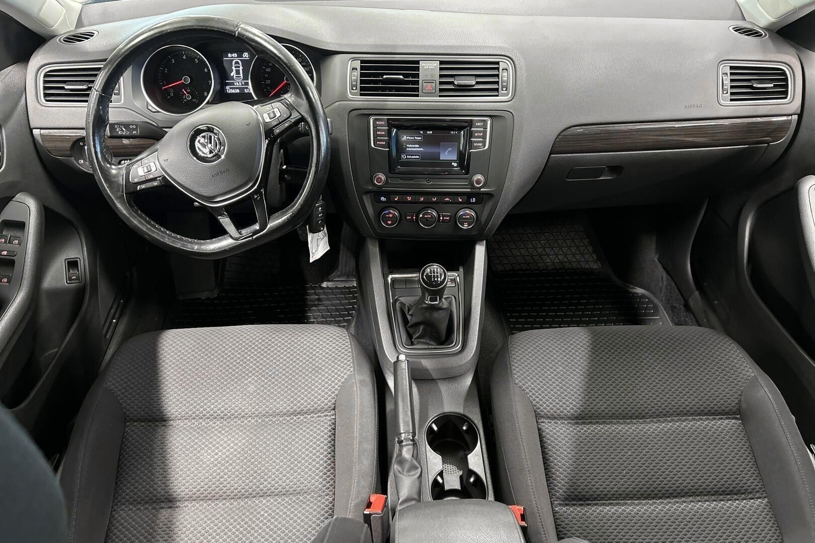Volkswagen Jetta iso kuva 8