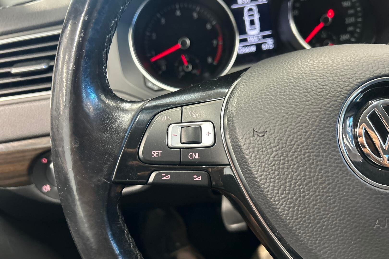Volkswagen Jetta iso kuva 14