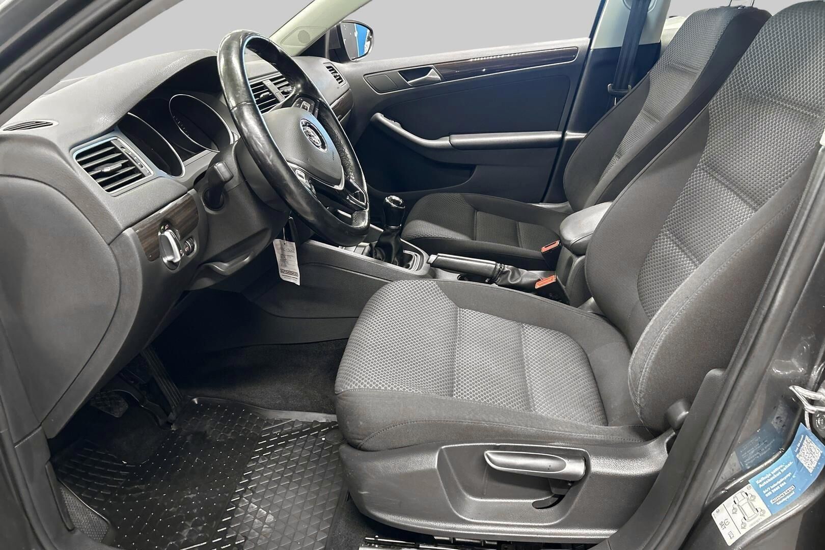 Volkswagen Jetta iso kuva 7