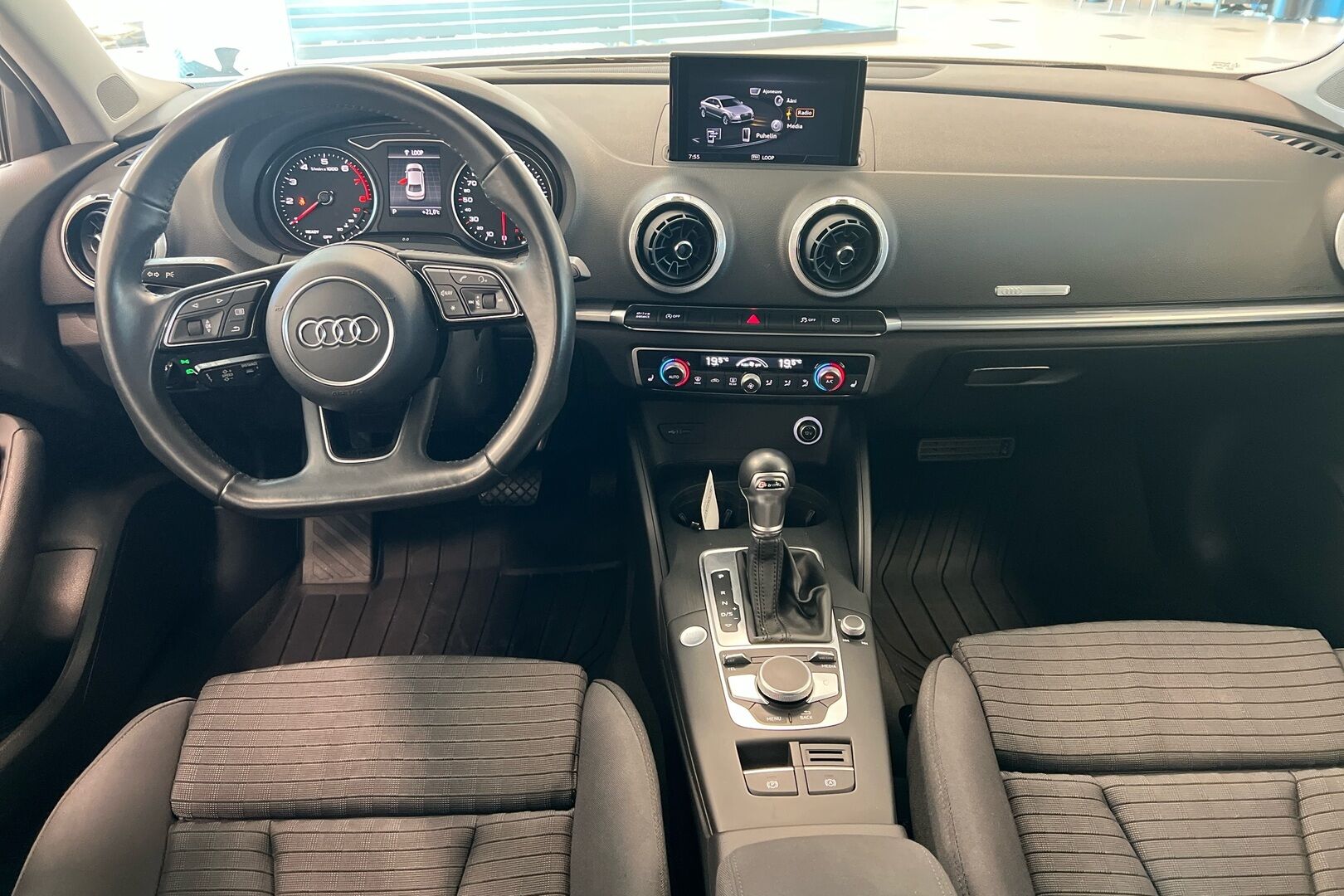 Audi A3 iso kuva 18