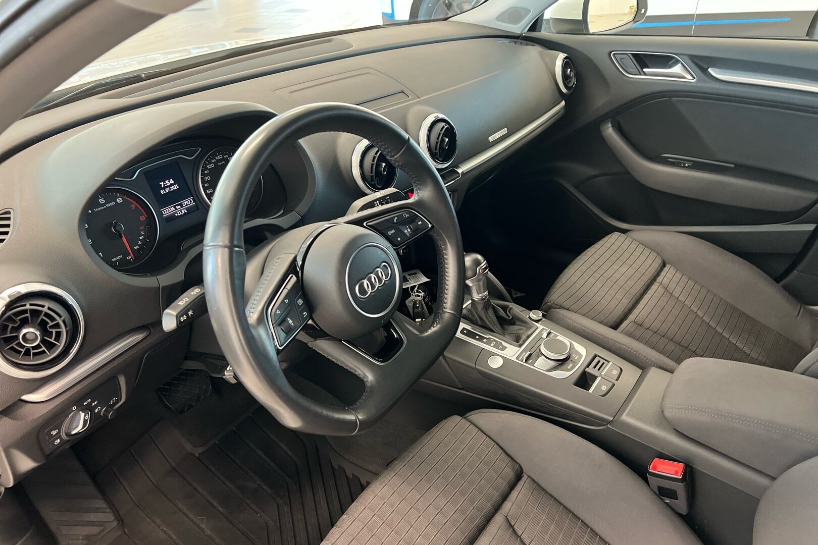 Audi A3 iso kuva 6