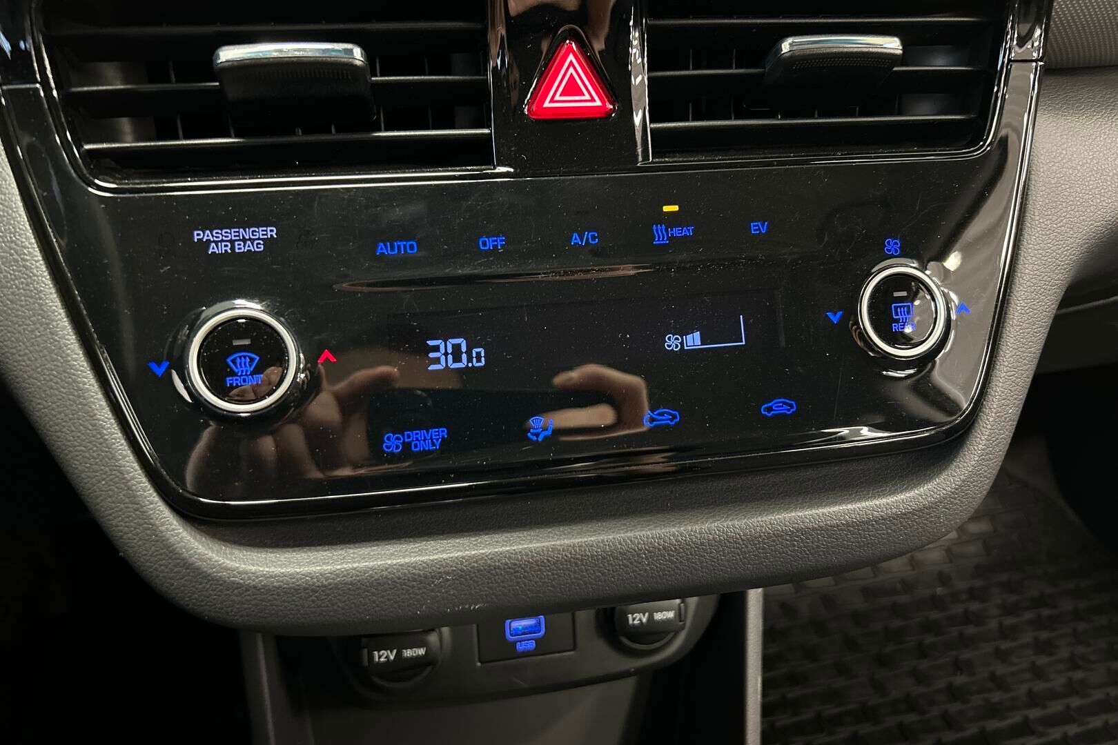 Hyundai IONIQ electric iso kuva 21