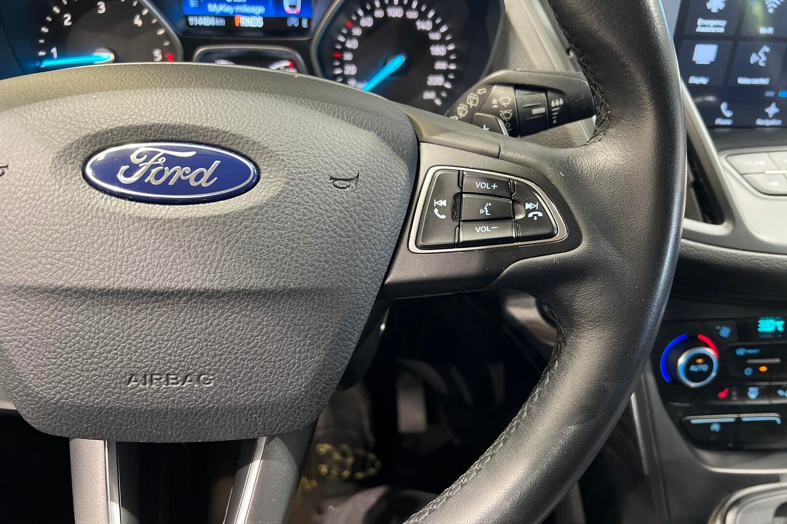 Ford Kuga iso kuva 24
