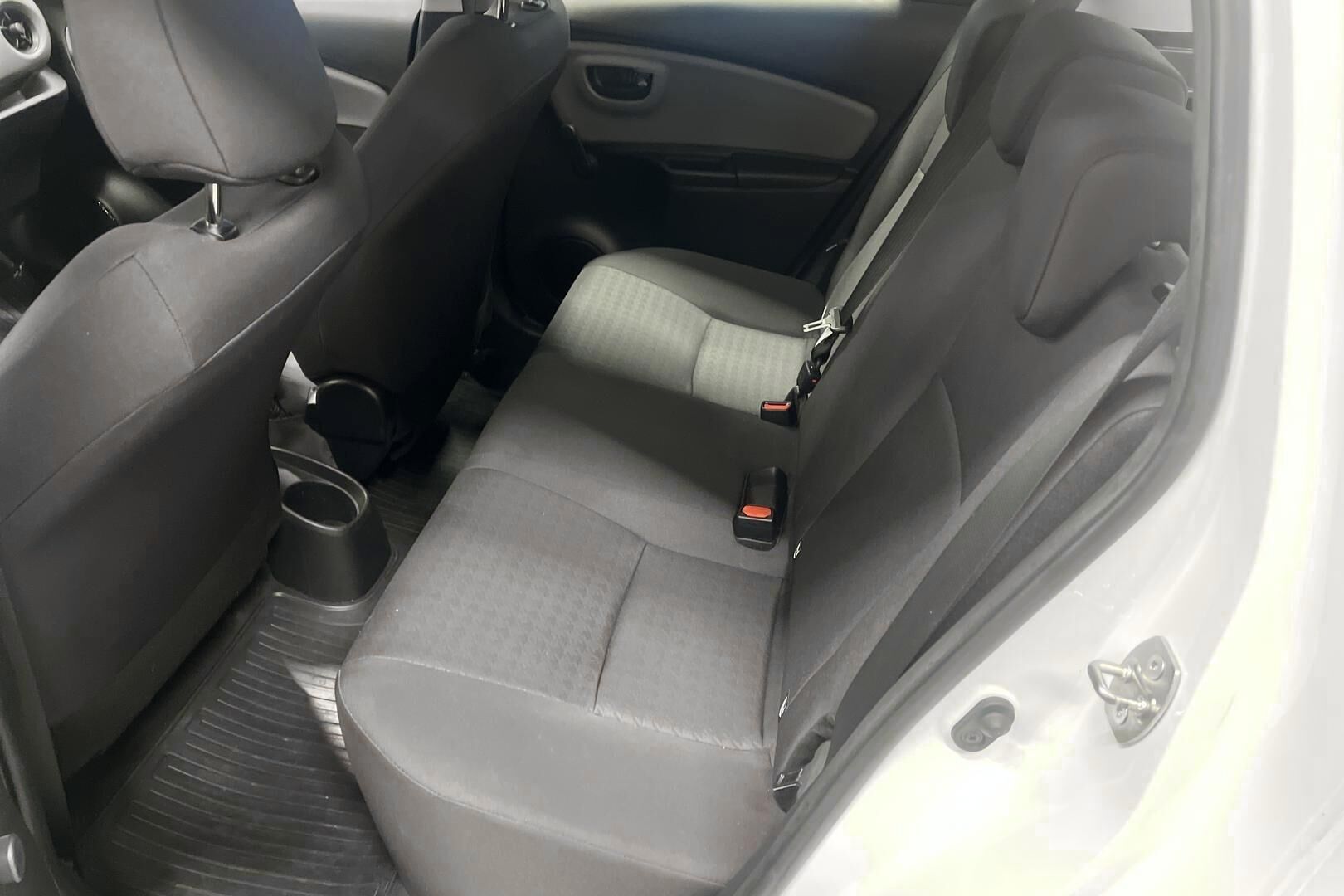 Toyota Yaris iso kuva 9