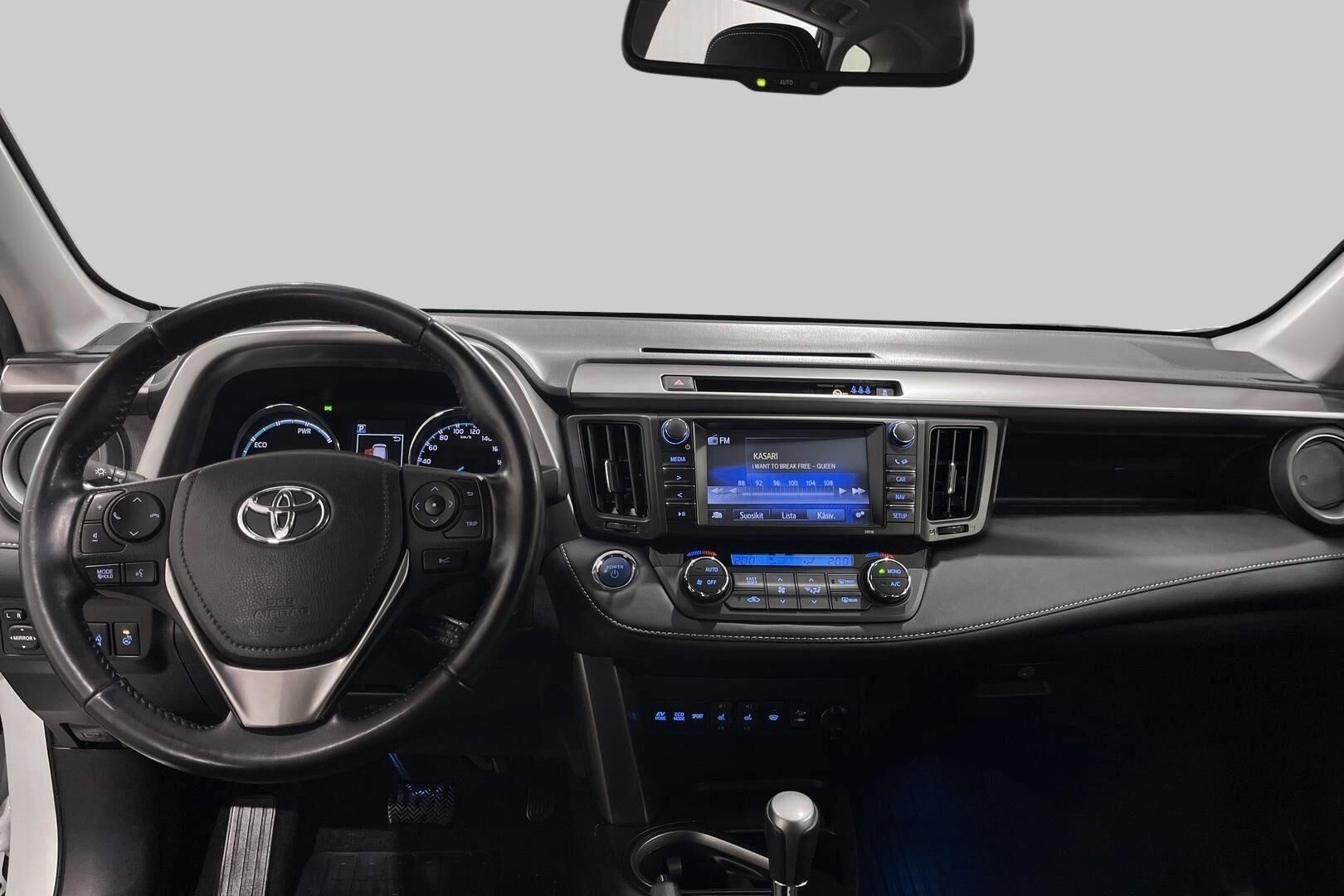 Toyota RAV4 iso kuva 10