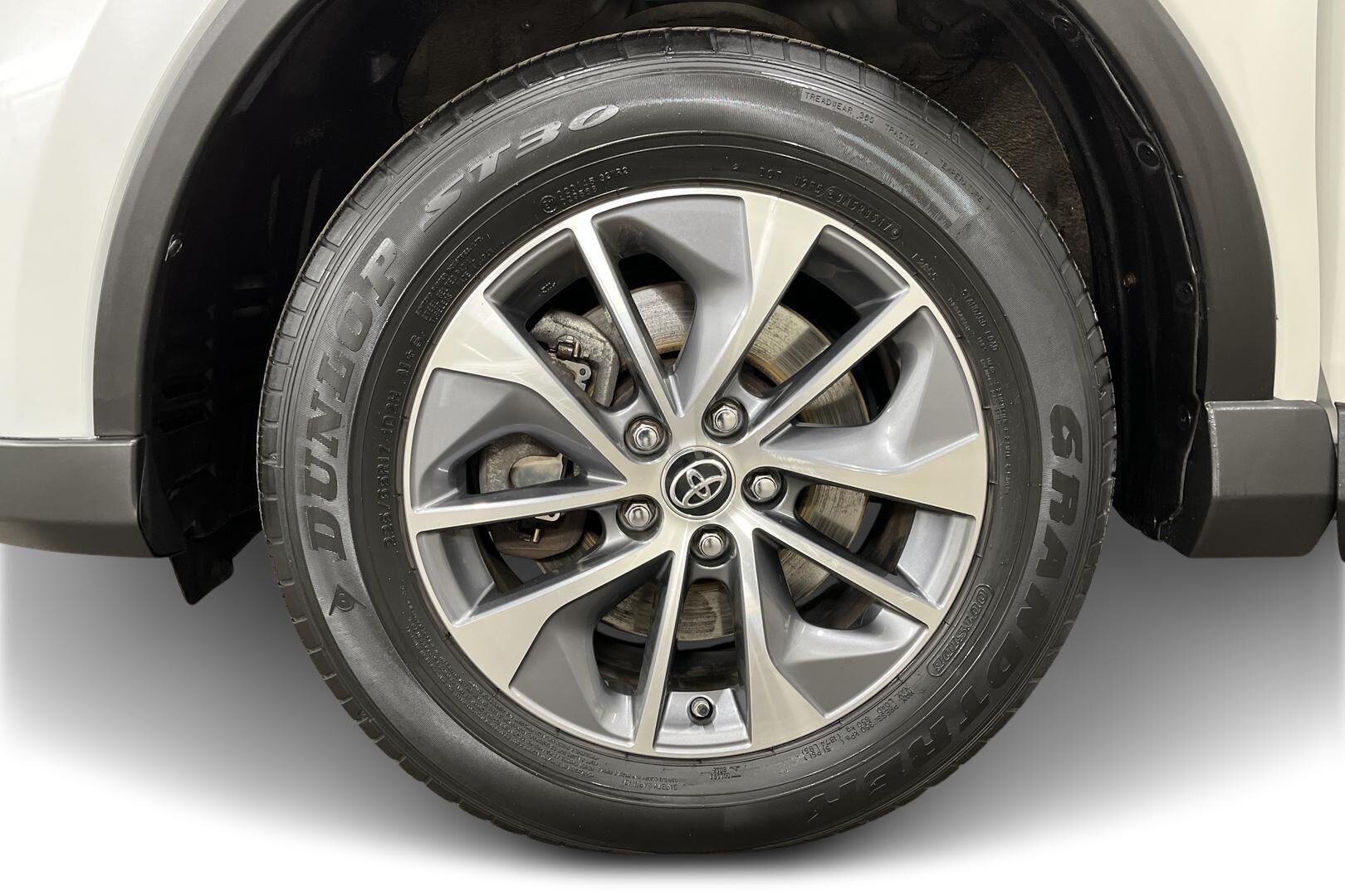 Toyota RAV4 iso kuva 12