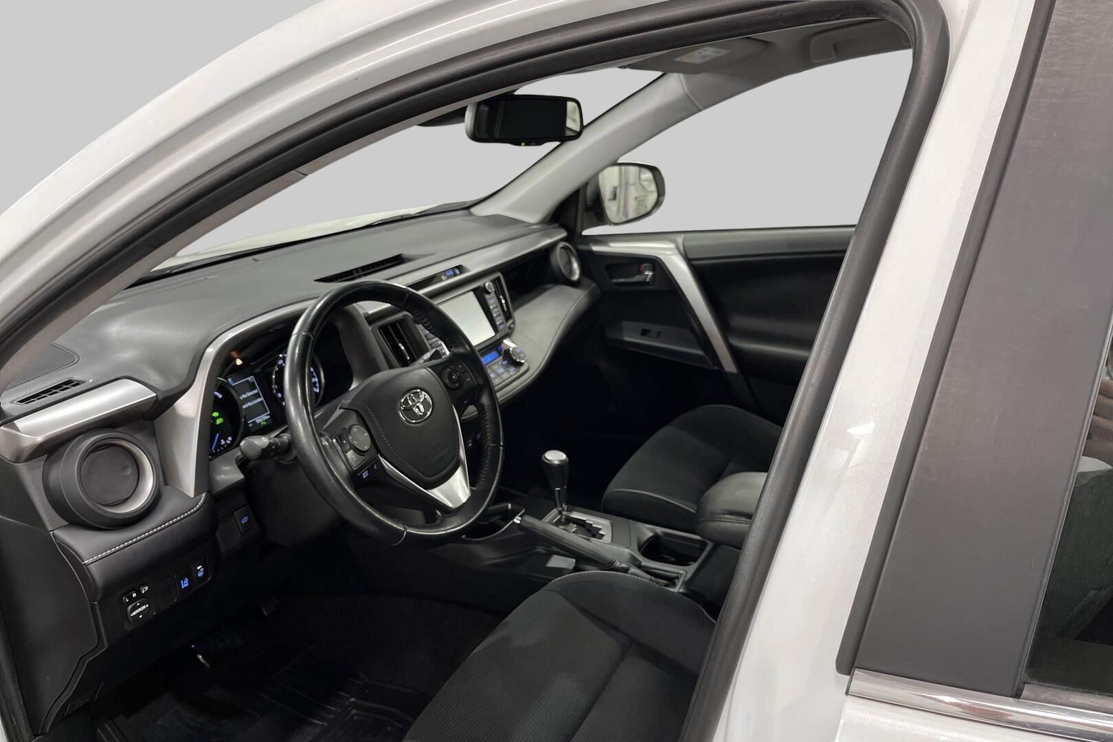 Toyota RAV4 iso kuva 8