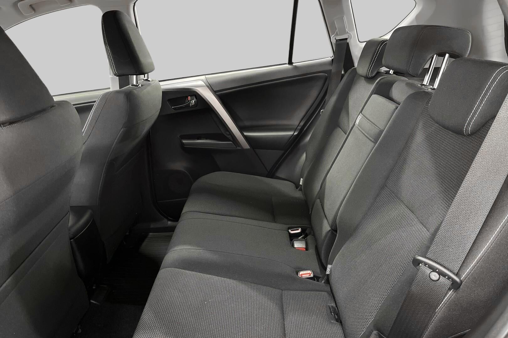 Toyota RAV4 iso kuva 9