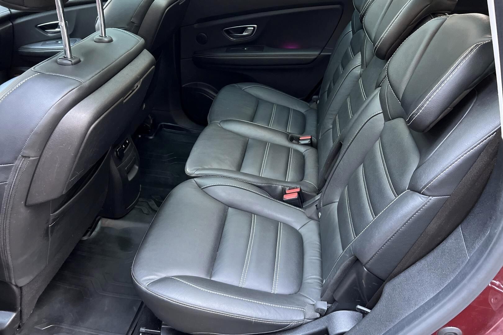 Renault Grand Scenic iso kuva 10