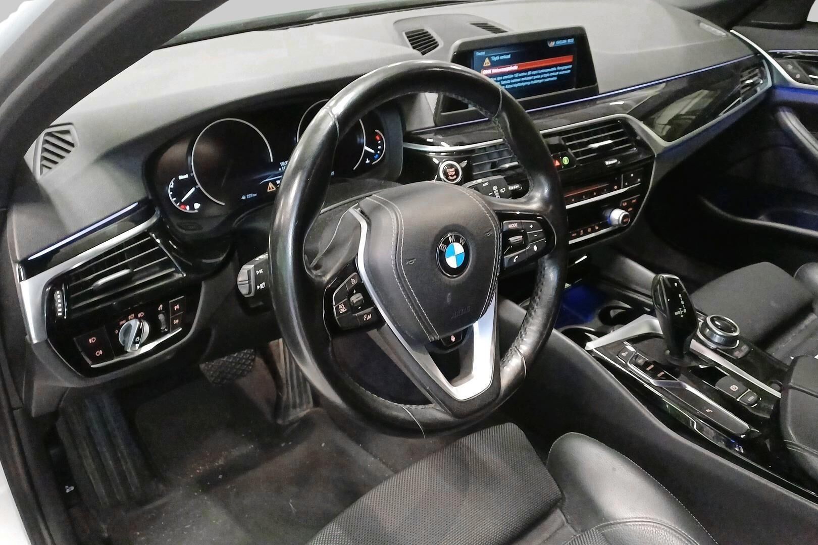 BMW 5-SARJA iso kuva 2