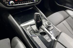 BMW 5-SARJA esikatselu 33