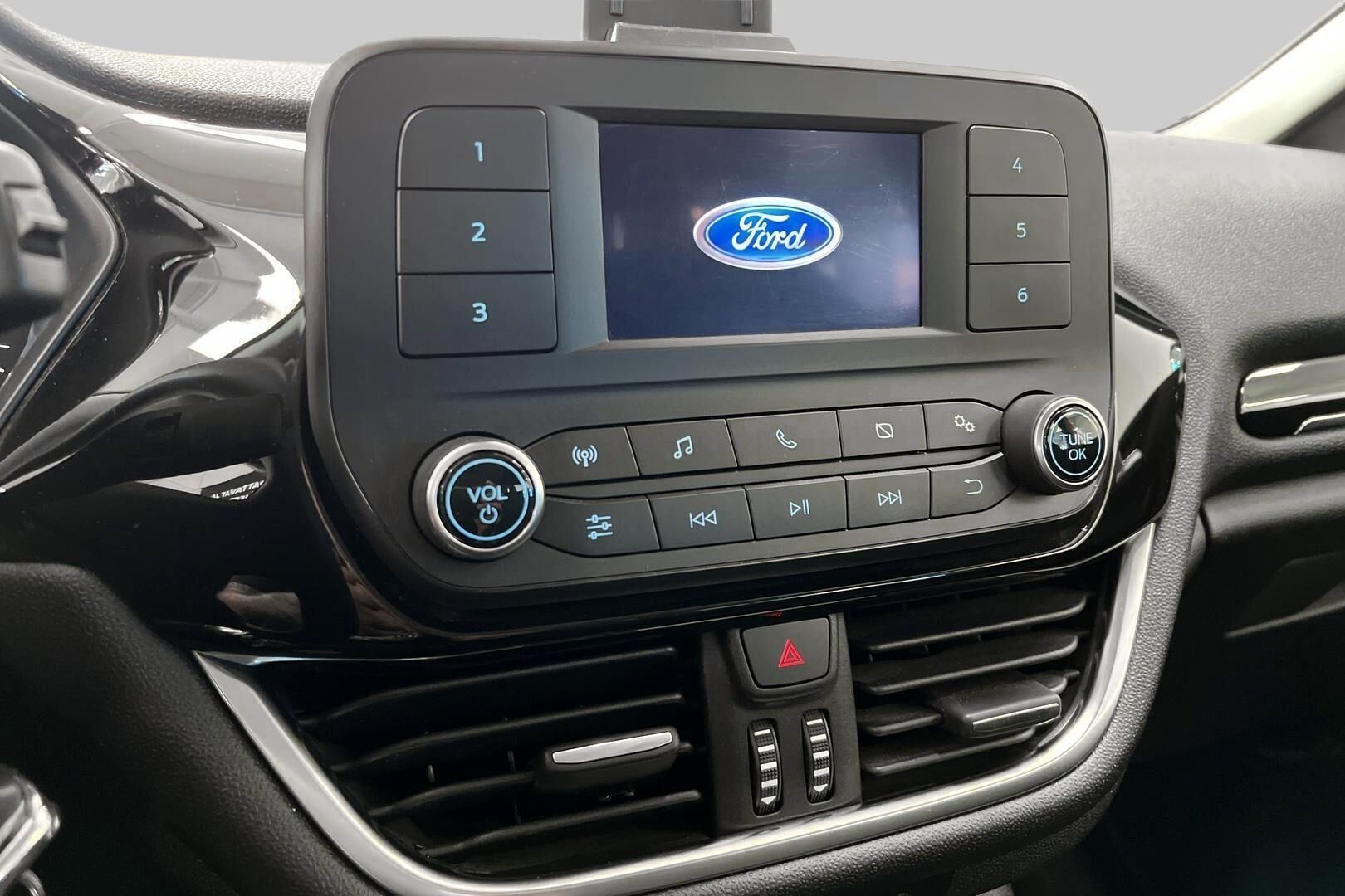 Ford Fiesta iso kuva 15