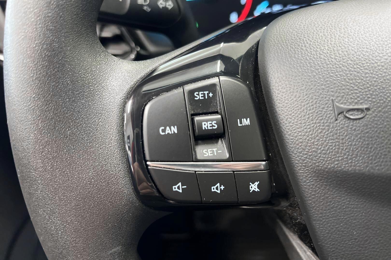 Ford Fiesta iso kuva 17