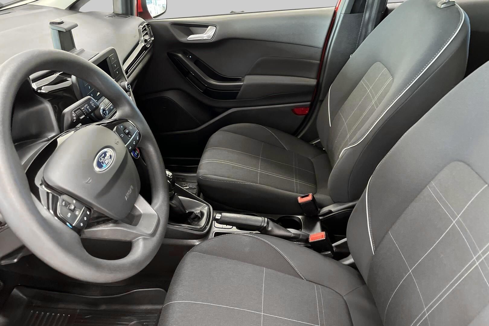 Ford Fiesta iso kuva 9
