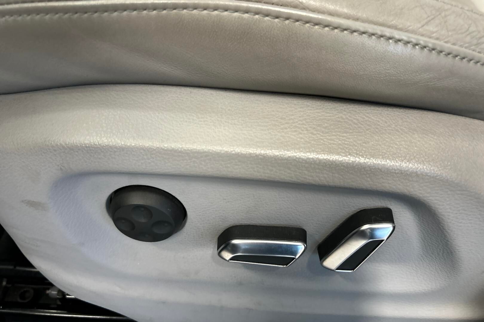 Audi SQ5 iso kuva 14