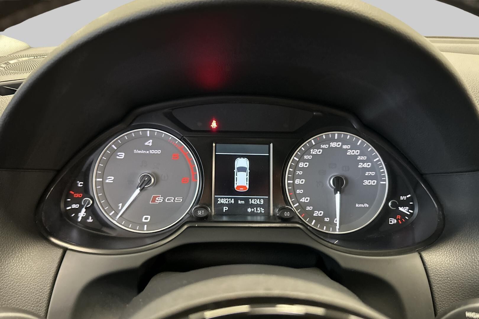 Audi SQ5 iso kuva 17