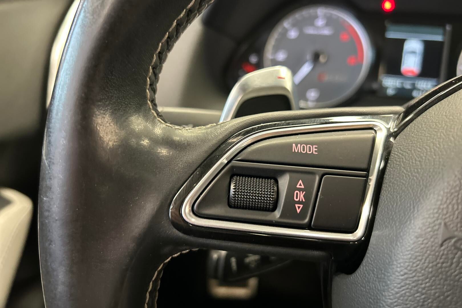 Audi SQ5 iso kuva 18