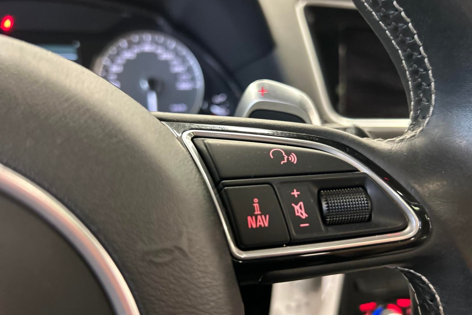 Audi SQ5 iso kuva 19