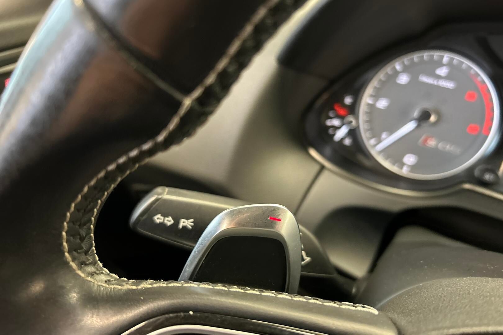 Audi SQ5 iso kuva 20