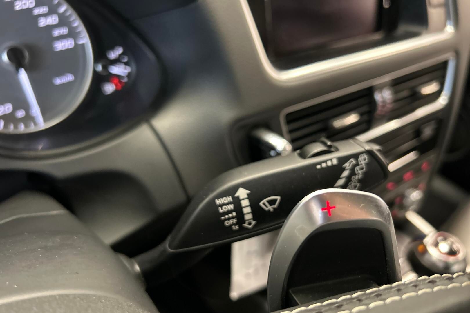 Audi SQ5 iso kuva 32