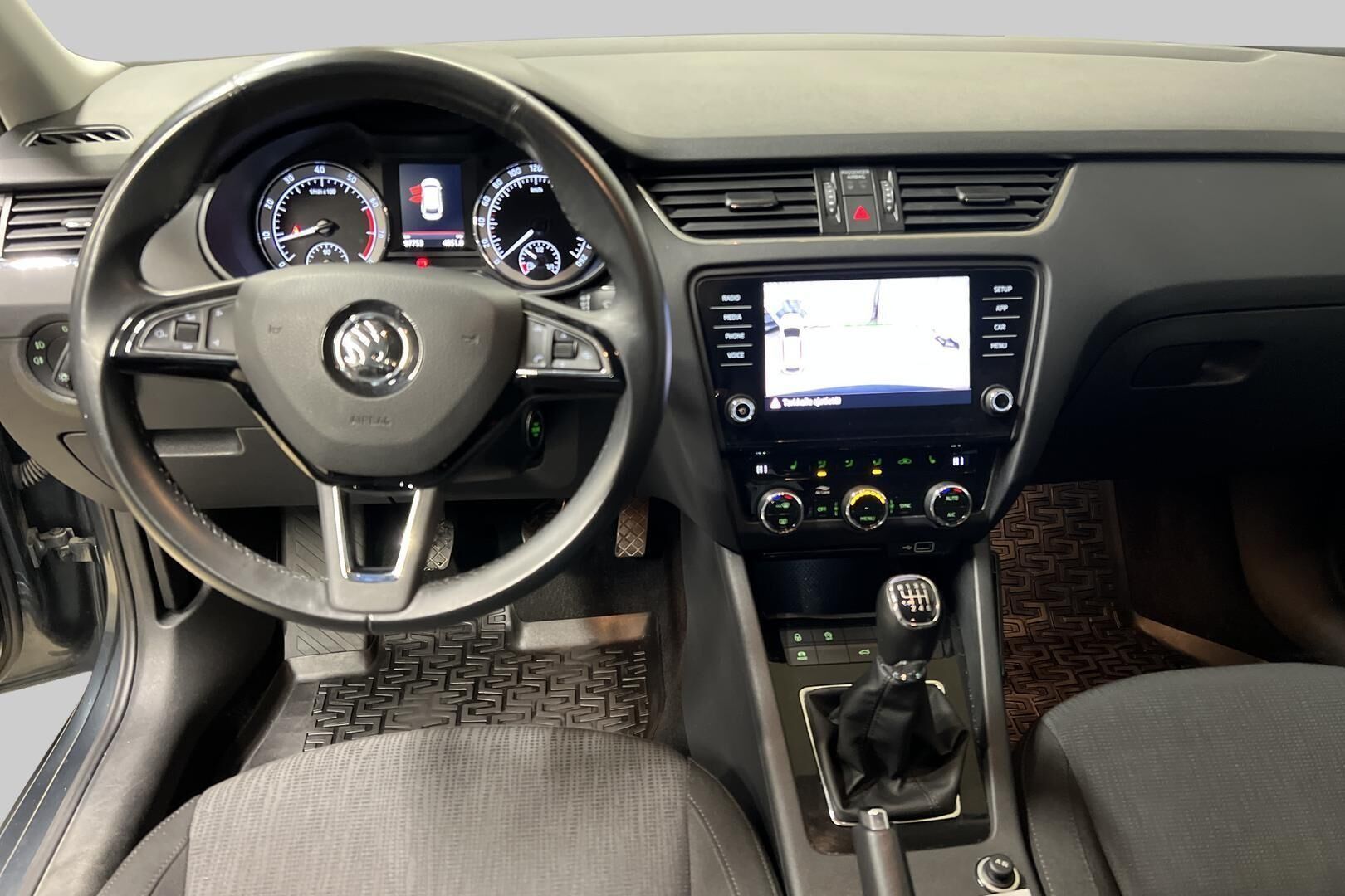 Skoda Octavia iso kuva 11