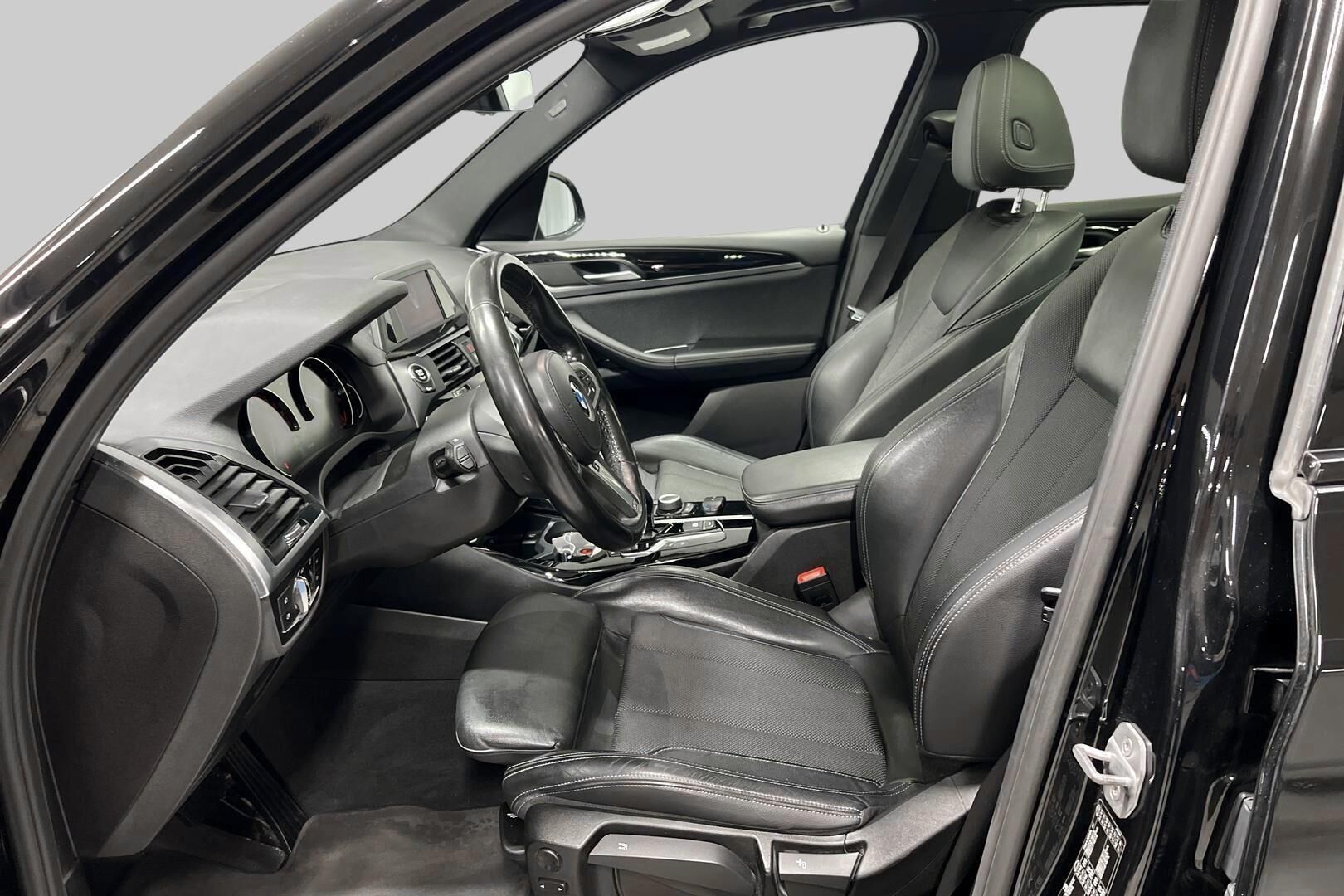 BMW X3 iso kuva 9