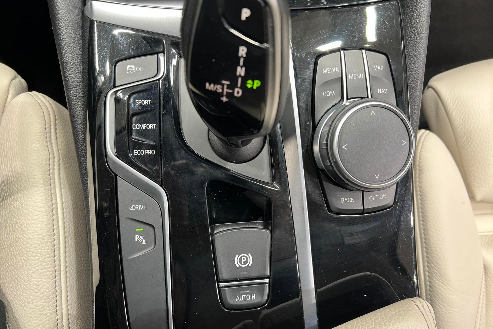 BMW 5-SARJA iso kuva 21