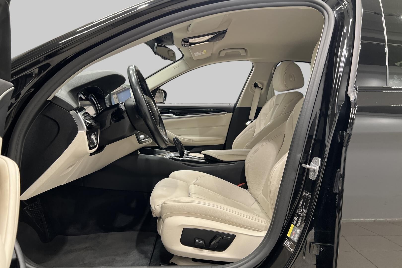 BMW 5-SARJA iso kuva 8