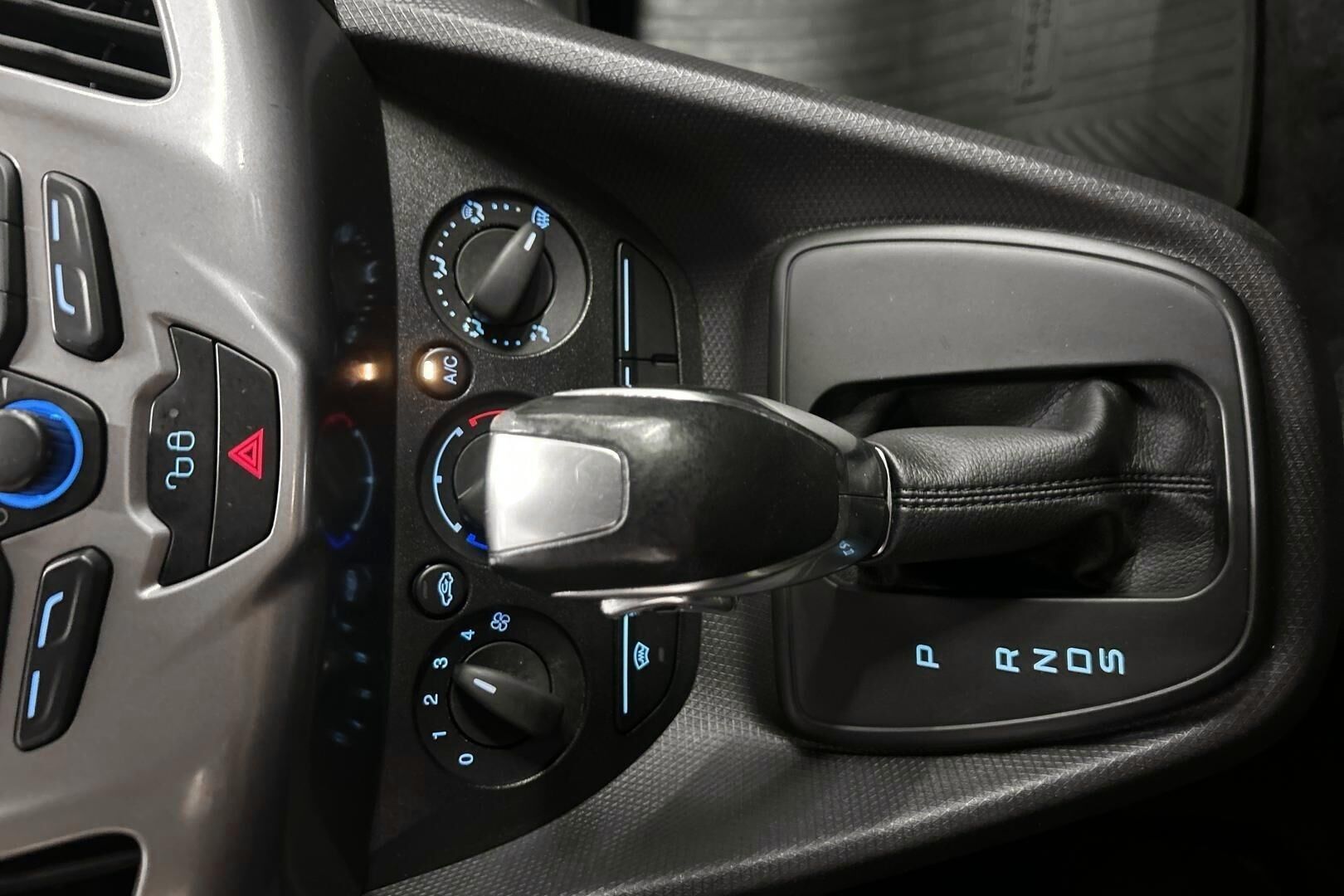 Ford Grand Tourneo Connect iso kuva 21