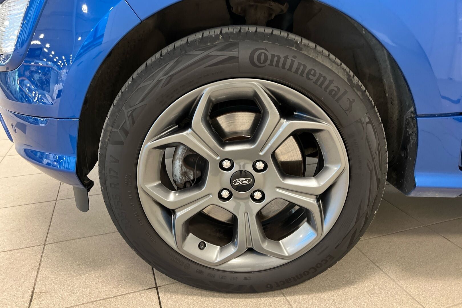 Ford Ecosport iso kuva 11