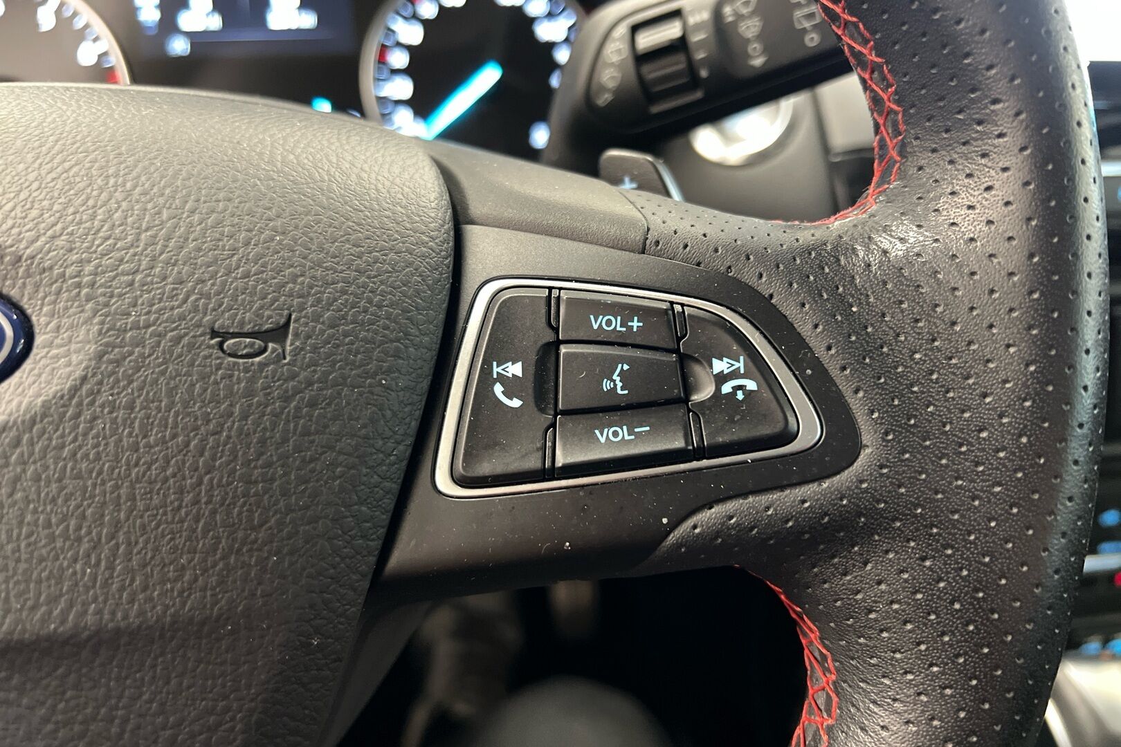 Ford Ecosport iso kuva 16