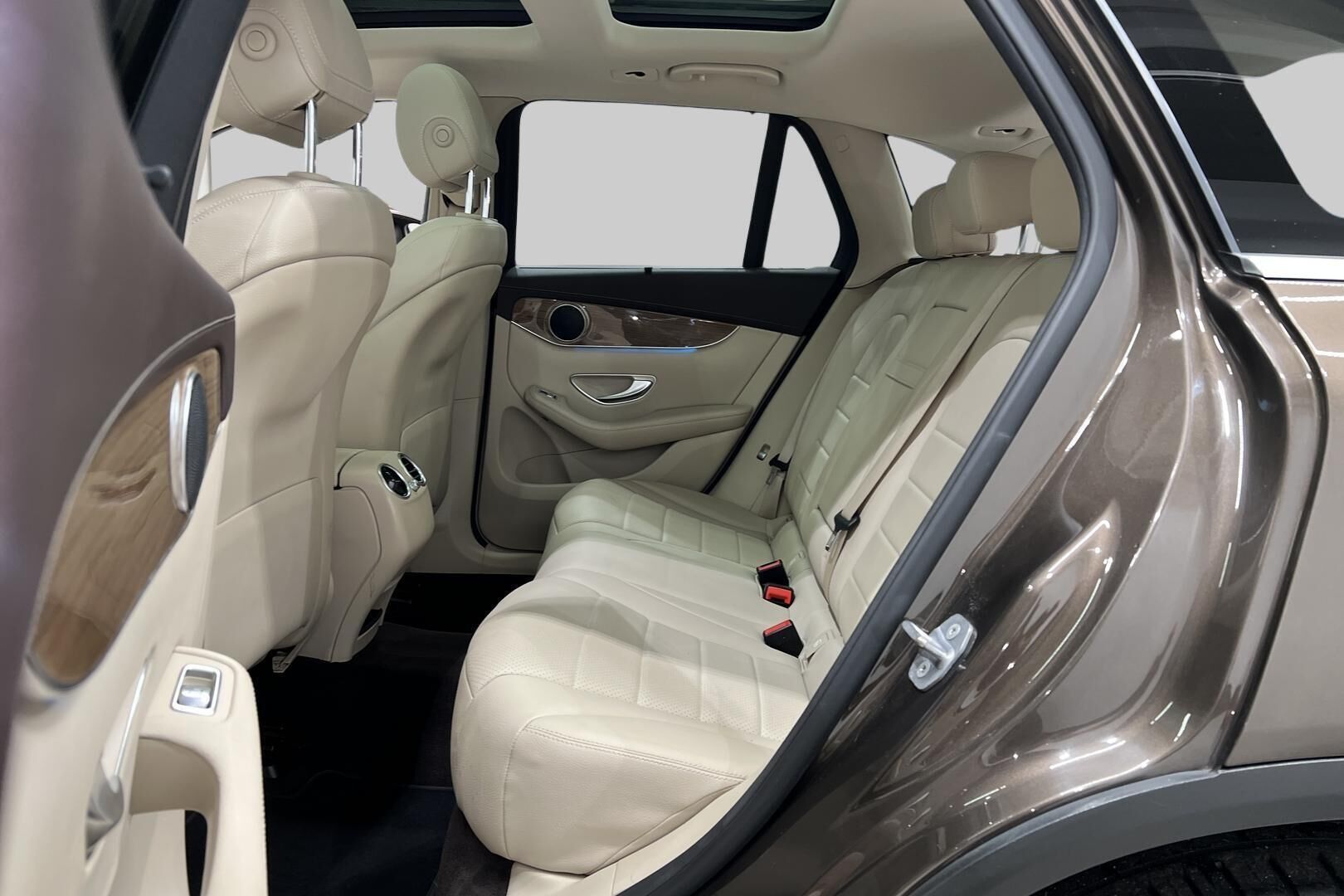 Mercedes-Benz GLC iso kuva 10