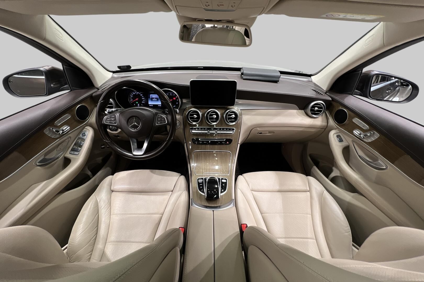 Mercedes-Benz GLC iso kuva 11